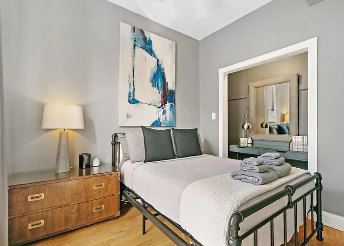 Apartment Stylish 2br Pad With Up-to-date Comforts - Halsted Rep