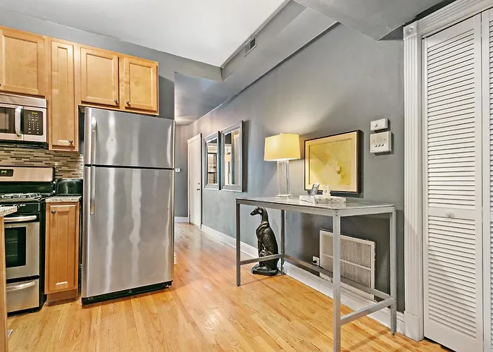 Apartment Stylish 2br Pad With Up-to-date Comforts - Halsted Rep *
