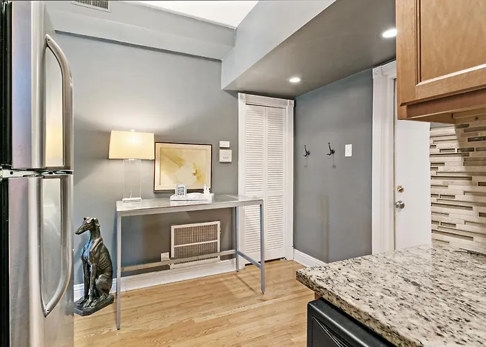 Stylish 2br Pad With Up-to-date Comforts - Halsted Rep Chicago