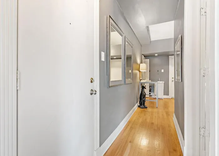 Apartment Stylish 2br Pad With Up-to-date Comforts - Halsted Rep